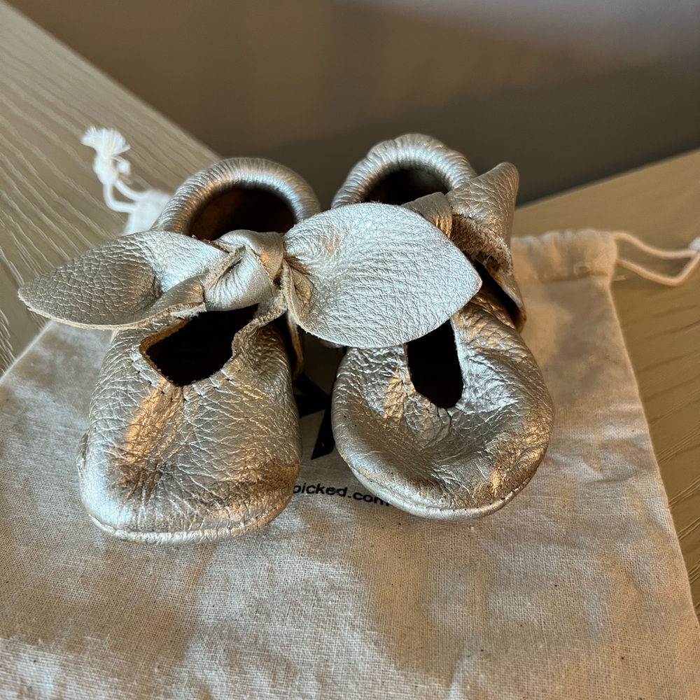 Freshly Picked Platinum Knotted Bow Mocc